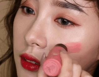 玄彬跨美妆届！“挂彩腮红”好美