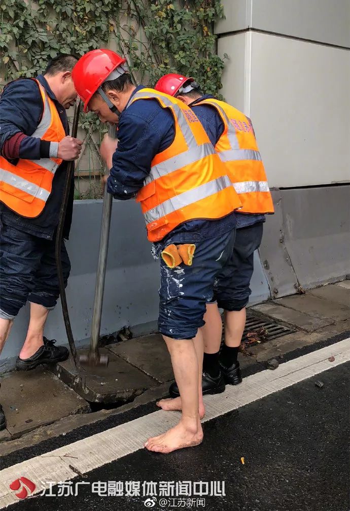 自来水公司水管爆裂导致房子被淹,自来水管道爆裂导致车被淹