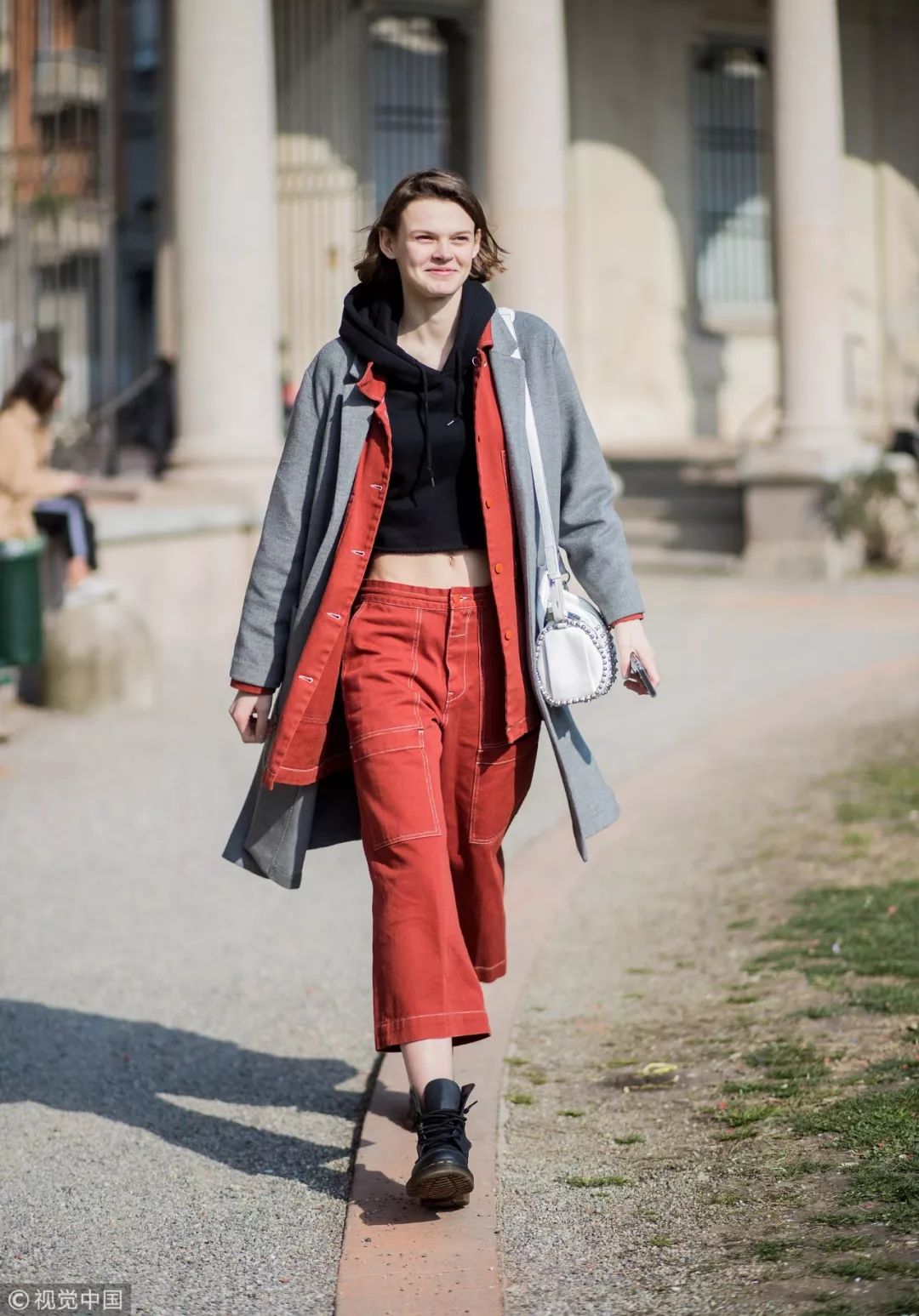 秋季长外套的多种穿法,外套太长了怎么穿才好看