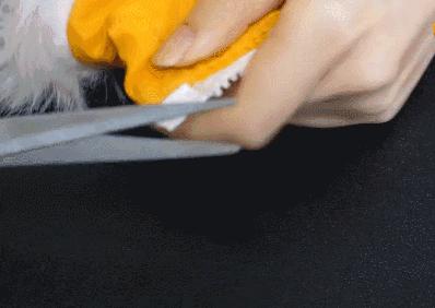 拉链掉下来用吸管怎么装上去,衣服拉链坏了一根吸管解决