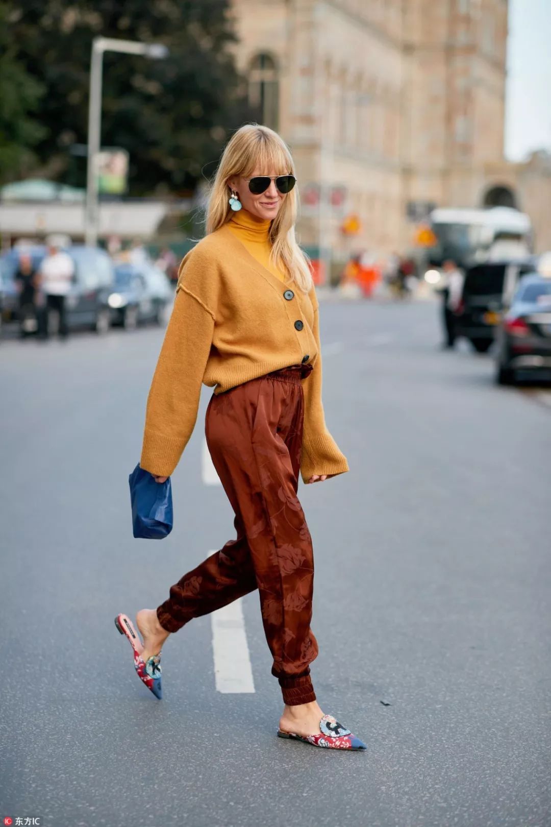 v领毛衣显脖子长吗,v领毛衣和圆领毛衣哪个显脸小