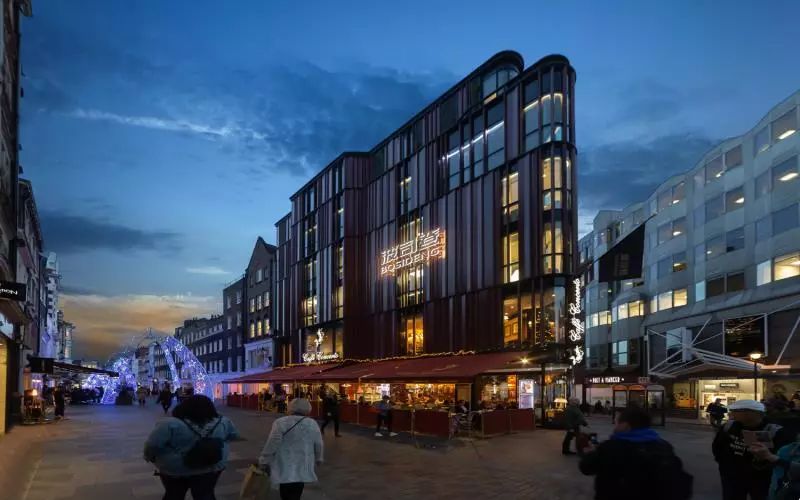 伦敦没羽绒服么？为啥龙妈小雀斑穿波司登？