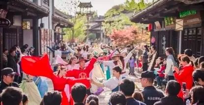 珠海人怎么迎新年？一起“回”唐朝逛庙会！看真龙袍！就在……