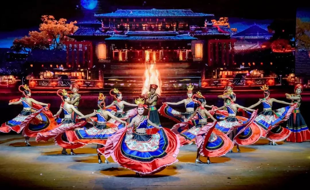 看明月千古情,明月山假日度假酒店免费住!