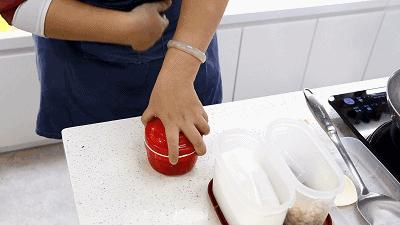 澄海老兄发现妻子没事总爱往这个小区跑，没想到是去干这个……