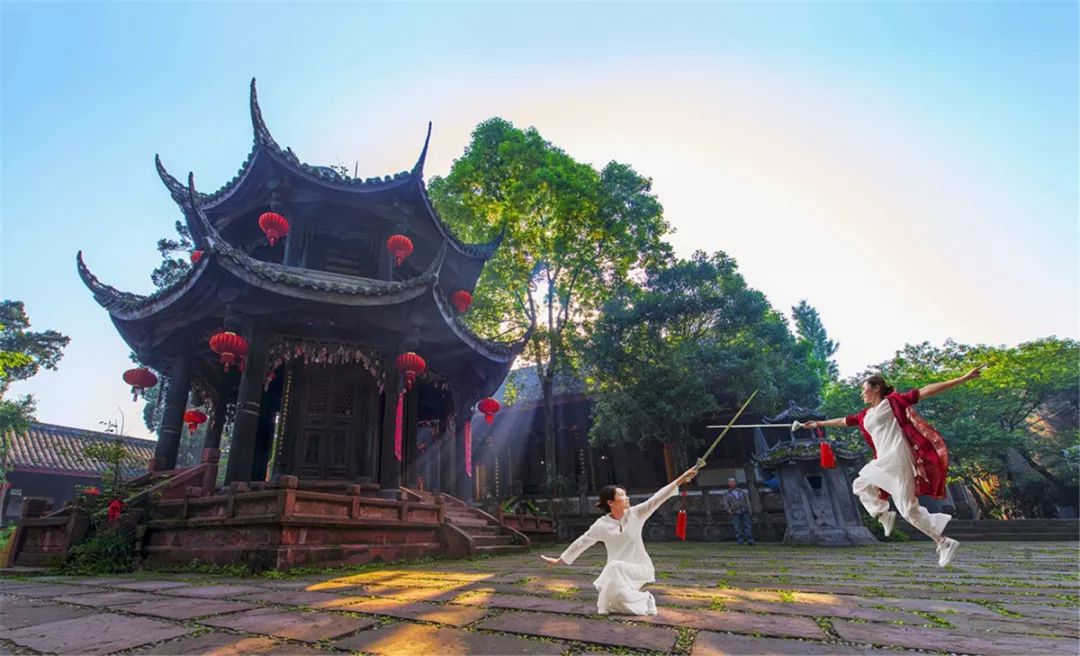 看雪、越野、摘草莓……元旦成都周边打卡指南get√
