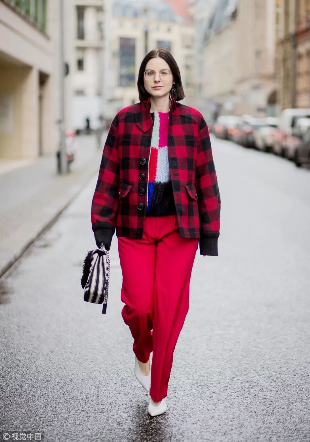 一穿红色衣服就倒霉,一穿红色就倒霉