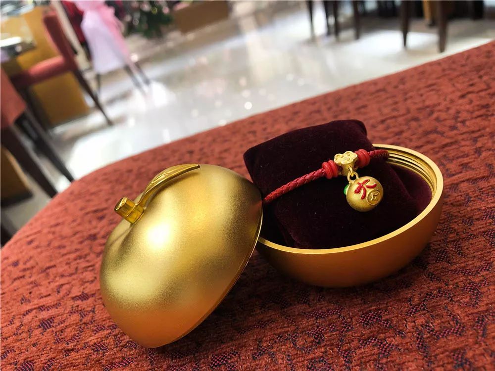 红红火火恍恍惚惚是什么意思,红色辟邪的说法