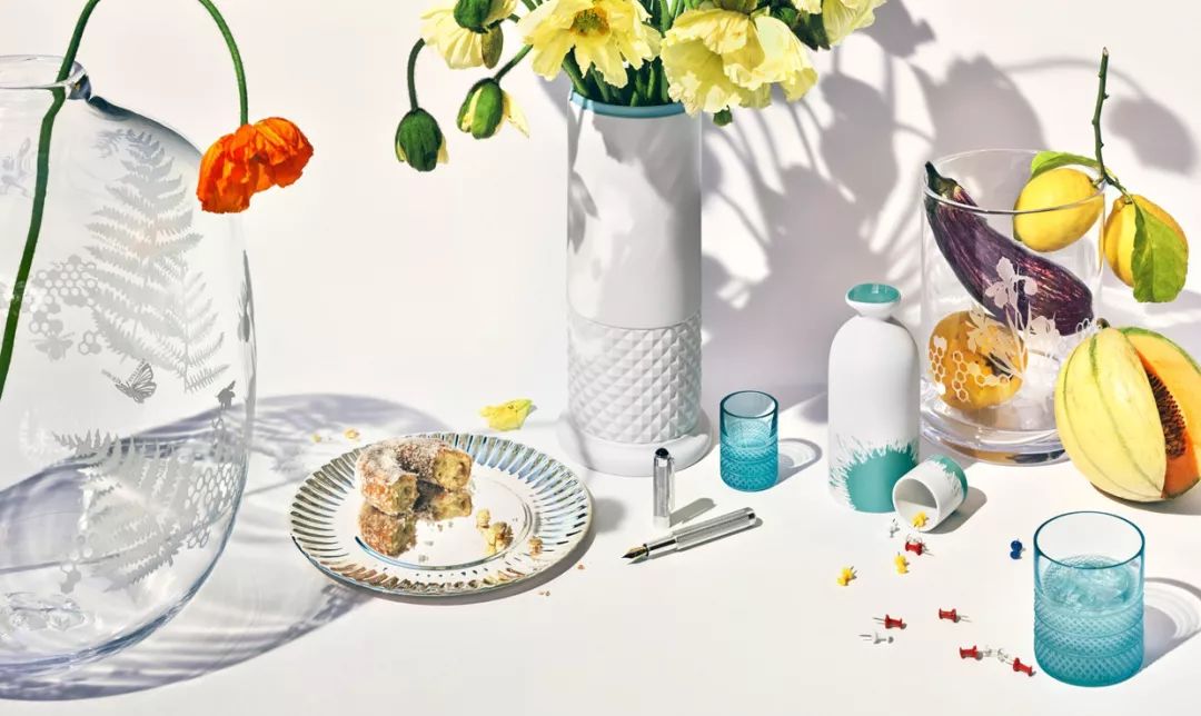 住范思哲酒店,用着CARTIER家居,吃着CHANEL甜品,奢侈品牌:你的玛丽苏生活已被我们承包~