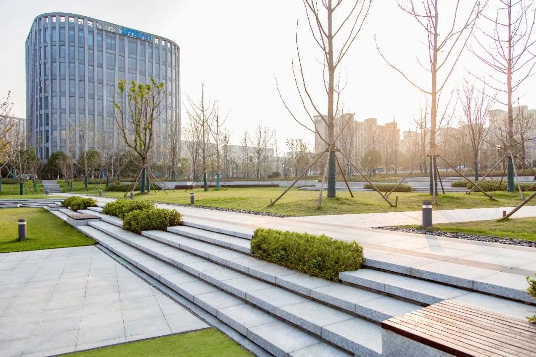 下沉空间的完美演绎｜上海虹桥协信中心