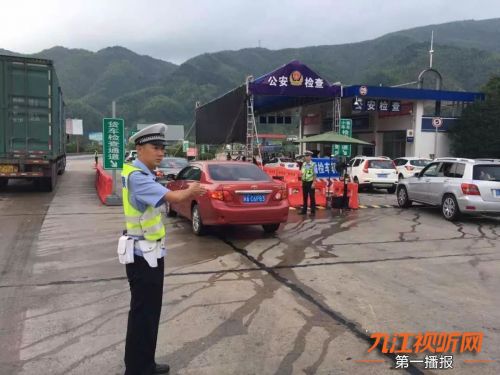 「12早安！九江」代购注意啦，《电商法》实施；商业奇才！摆摊卖雪人；一桌一元现钞买电视