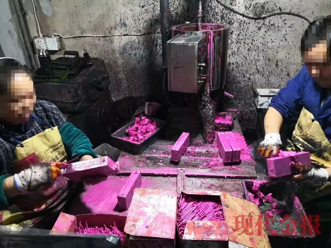 打假假化妆品视频,打假化妆品超标