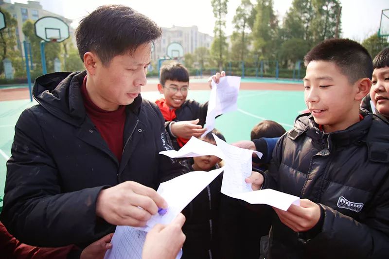 玩嗨啦,缤纷吉尼斯——快来看,我区这所学校的“缤纷吉尼斯,挑战向未来”活动