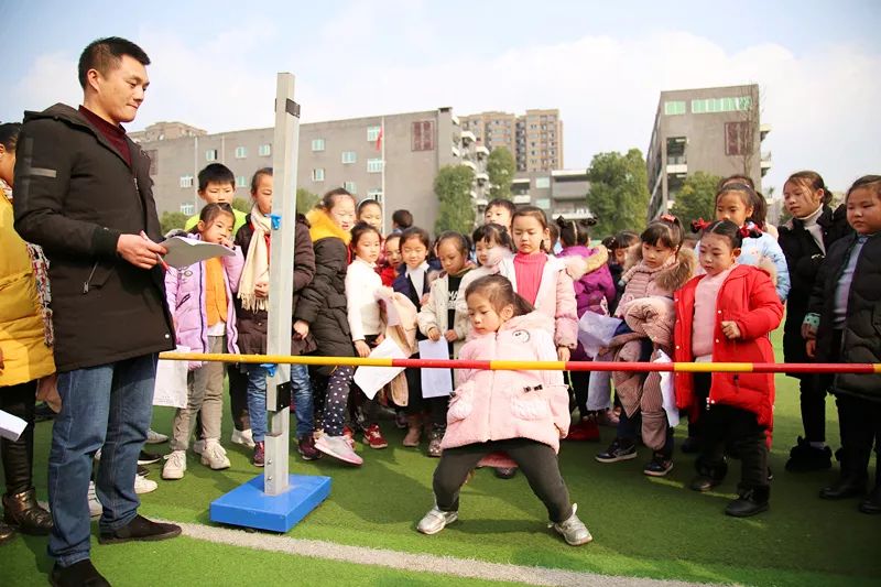 玩嗨啦，缤纷吉尼斯——快来看，我区这所学校的“缤纷吉尼斯，挑战向未来”活动