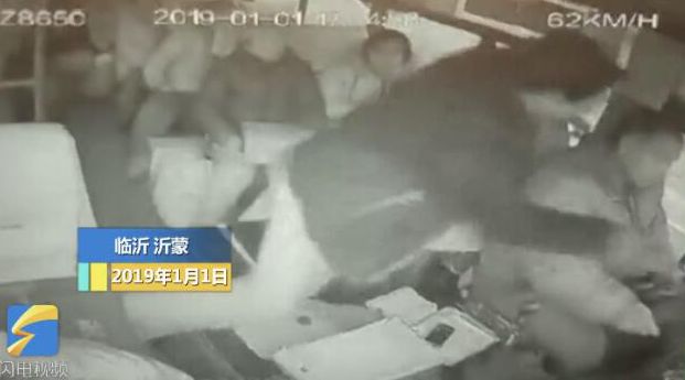 山东：醉酒男子突然掐住客车司机脖子！前方是急转弯……｜济南经十路上一幼童“飙车”！｜山东文化惠民消费季摄影展举行