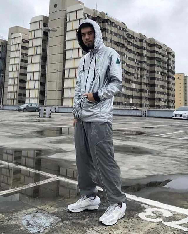 supreme和aj1哪个好,aj和supreme联名的鞋子断勾