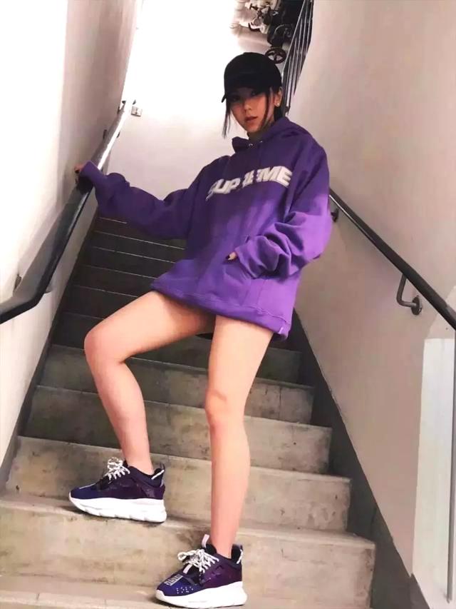 邓紫棋再次穿皮裤造型好霸气,邓紫棋皮裤穿搭图片