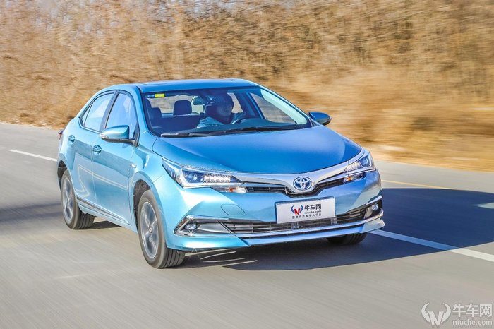 最新款卡罗拉双擎精英版试驾,卡罗拉双擎低速省油还是高速省油