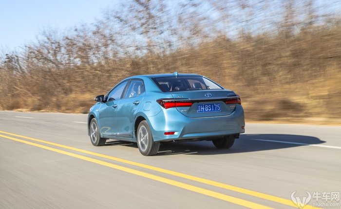 最新款卡罗拉双擎精英版试驾,卡罗拉双擎低速省油还是高速省油