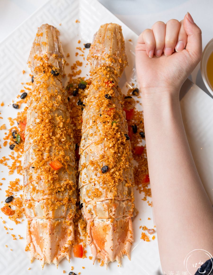 坐拥150㎡私家花园的火锅店，竟然还配空姐服务！