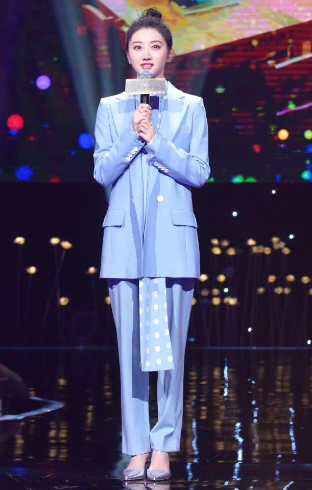 景甜亮相时装周网状流苏裙成焦点,景甜蝴蝶礼服