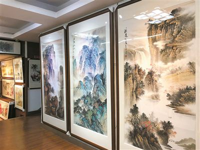 装裱一幅“花开富贵”盼“天蓬值岁兆丰年”