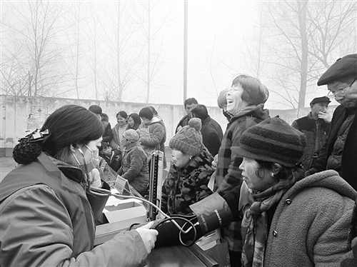 专家义诊到老区健康下乡献爱心,送健康进社区义诊活动