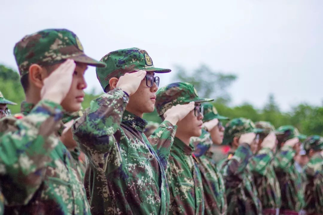 我们的军训时光英姿飒爽,我的军训生活的军训日记