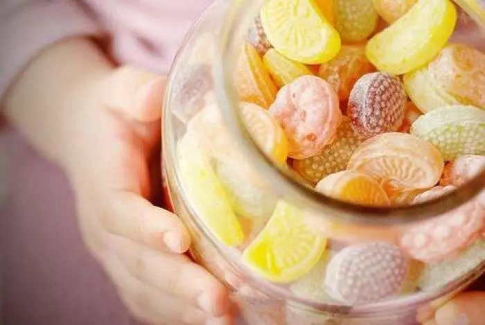 怎样判断牙龈出血是不是牙的问题,牙龈出血有4种原因牙松弛