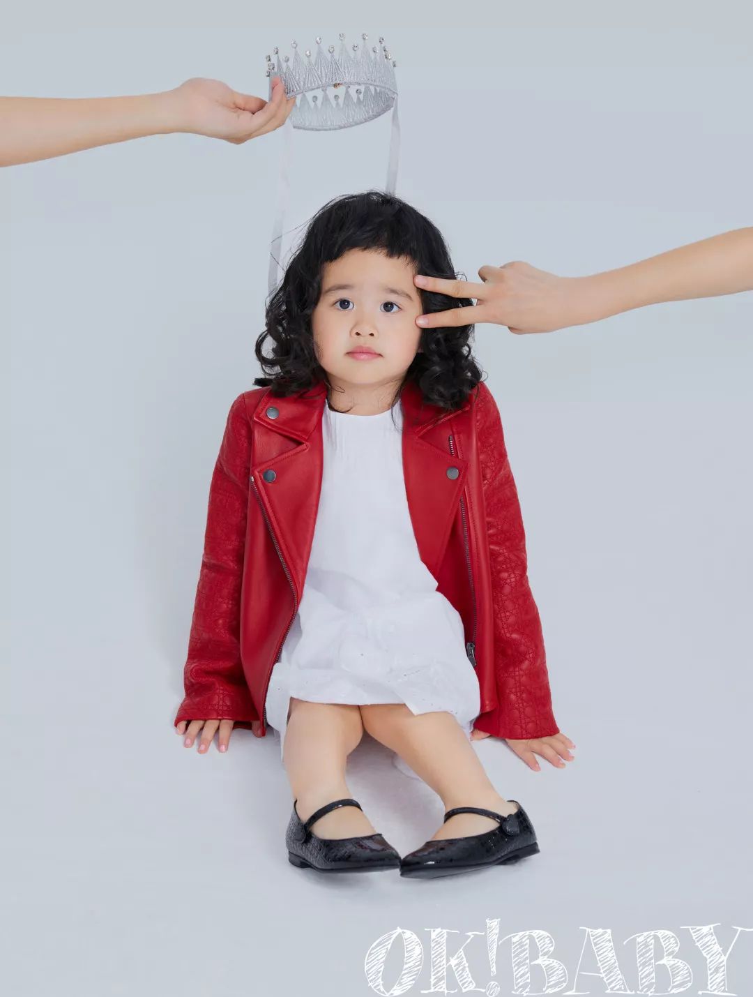 包饺子一家老小齐上阵,包饺子一家人聚在一起