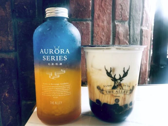 冷得不敢喝坝坝茶，只想捧一杯热奶茶在手心里！