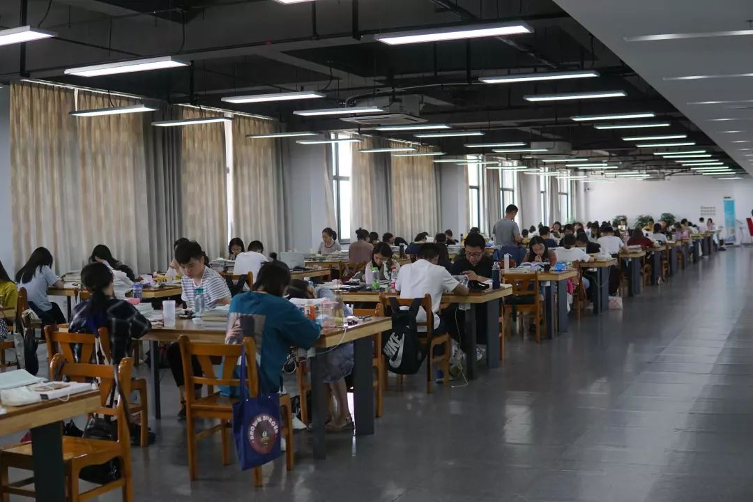 2018年最爱读书的湖师院人是谁？图书馆年度数据大揭秘！