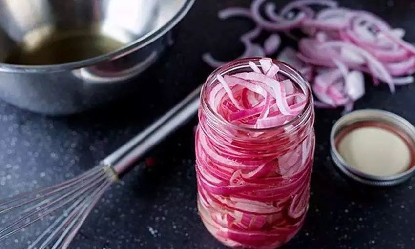 1个洋葱丢盆里，花朵砰砰开，一下能变2个头，省钱了！