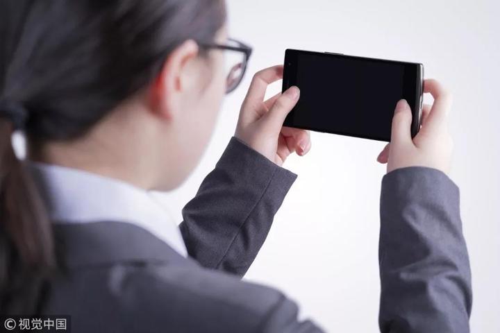 手机充电器充完电后要不要拔下来,充满手机电了充电器要不要拔掉呢