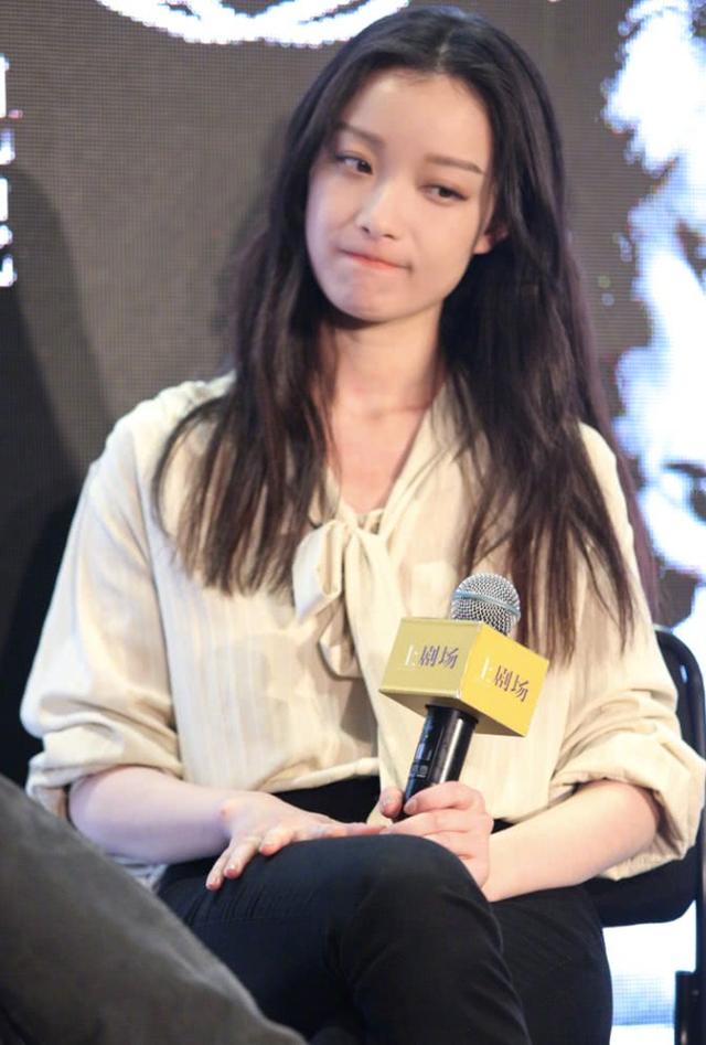 倪妮穿蝴蝶装好看吗,倪妮一袭白色长裙优雅迷人