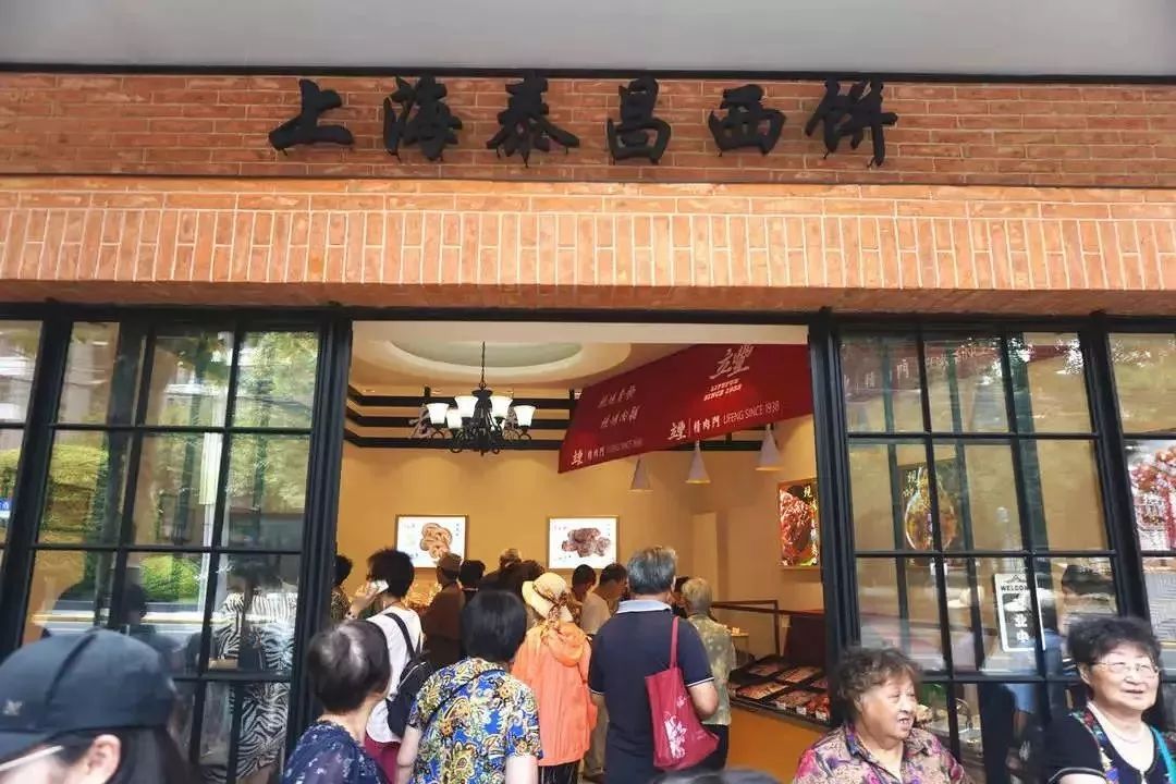 上海滩市中心，竟然藏着一条有洋房故居有老字号有咖啡店有酒吧的网红老马路