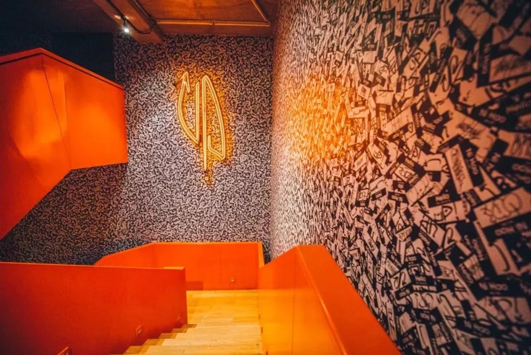 上海滩市中心，竟然藏着一条有洋房故居有老字号有咖啡店有酒吧的网红老马路