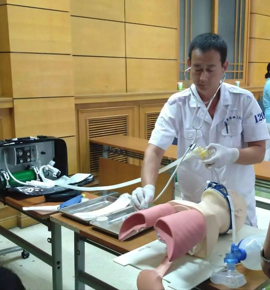 120急救人员催泪瞬间,120急救人员紧急救援