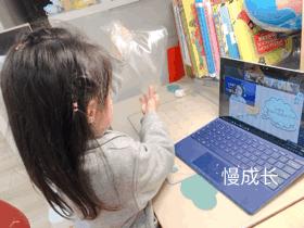 一年半了，还是喜欢这个得了最高设计奖的学习桌，陪伴孩子从3岁到18岁，开学季赠书包