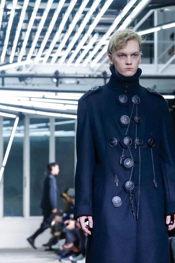 靠信念和动力活着,靠坚定的信念支撑人生