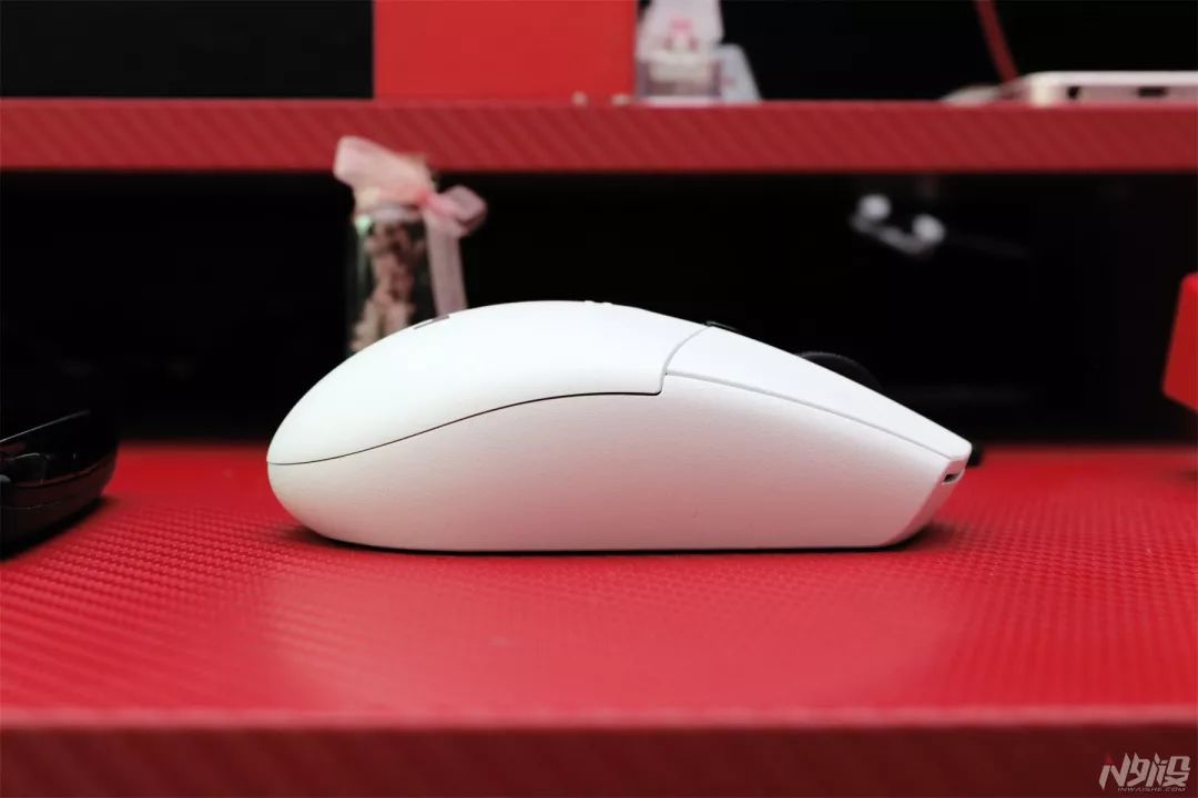 一千以内外设三件套,一千左右的全套外设