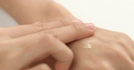 眼里写满故事脸上不见半点风霜,眼里写满故事脸上不见风霜的女子