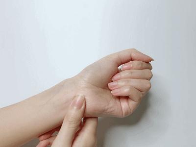 手上有个“止痛开关”，按一下感冒、头疼、牙痛全消除，去医院的钱都省了！