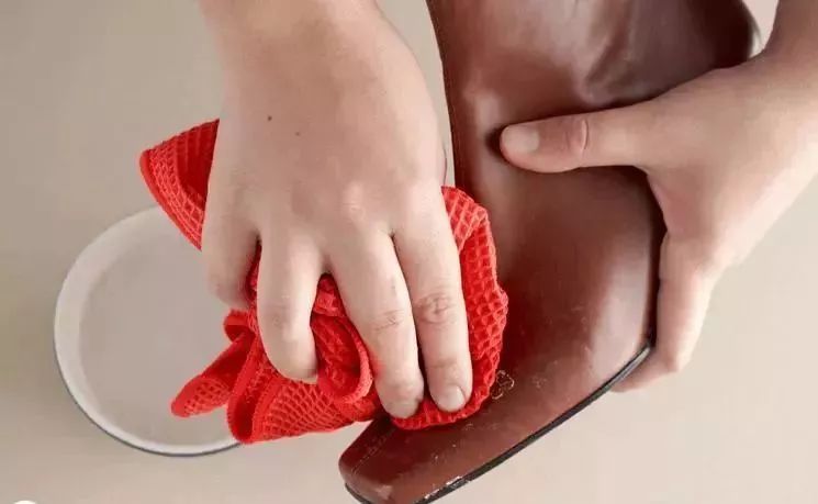 教你几招清洁鞋子小技巧,冬季居家鞋清洗小窍门