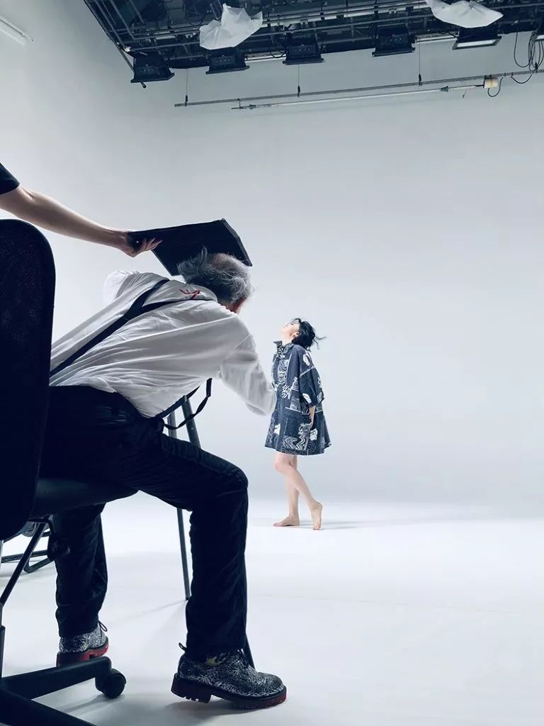 荒木经惟镜头里的许晴,许晴快50岁了日常生活照还这么美