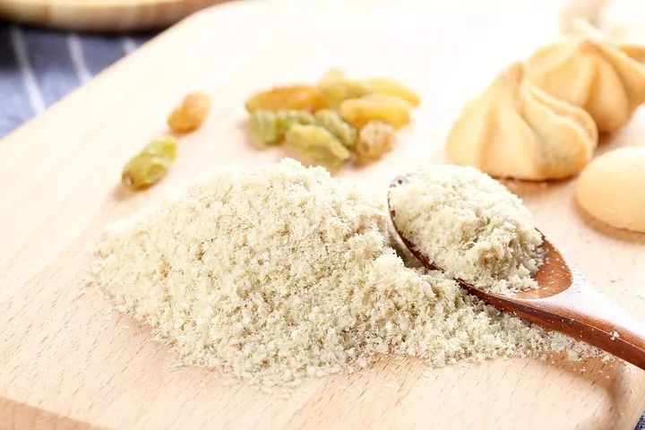 早产宝宝何时添加奶粉,早产不爱吃辅食只爱喝奶