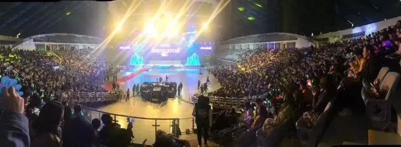 棒谷5500人开年会！傲基50亿！发豪奖：一辆特斯拉！100万现金！