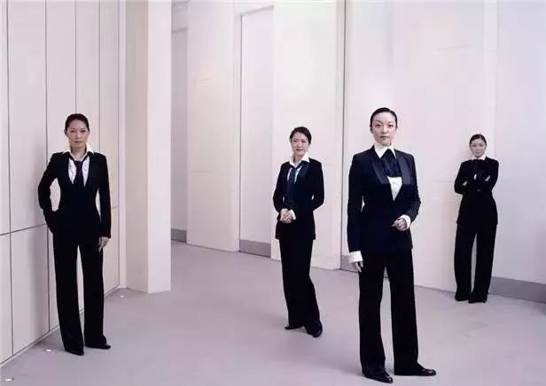 酒店服务员制服吸引顾客,酒店时尚制服