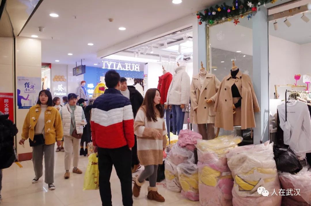 汉正街什么时候卖冬季清仓衣服,汉正街品牌大楼清仓甩卖现场