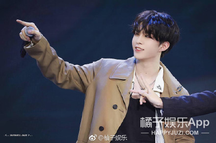 这届站姐太会搞事情！代拍之后又开始代喊，文案必须注入灵魂